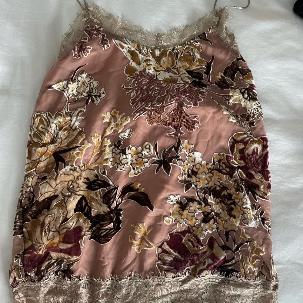 Top pink with a velvet flower design